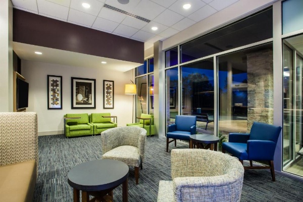 Holiday Inn Express Queensbury - Lake George Area image 13