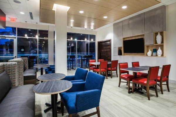 Holiday Inn Express Queensbury - Lake George Area image 14