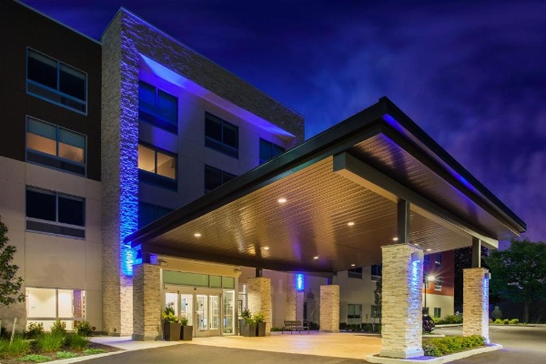 Holiday Inn Express Queensbury - Lake George Area image 27