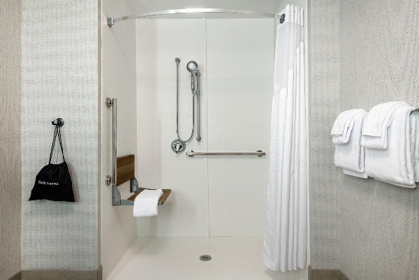 Holiday Inn Express Queensbury - Lake George Area image 3